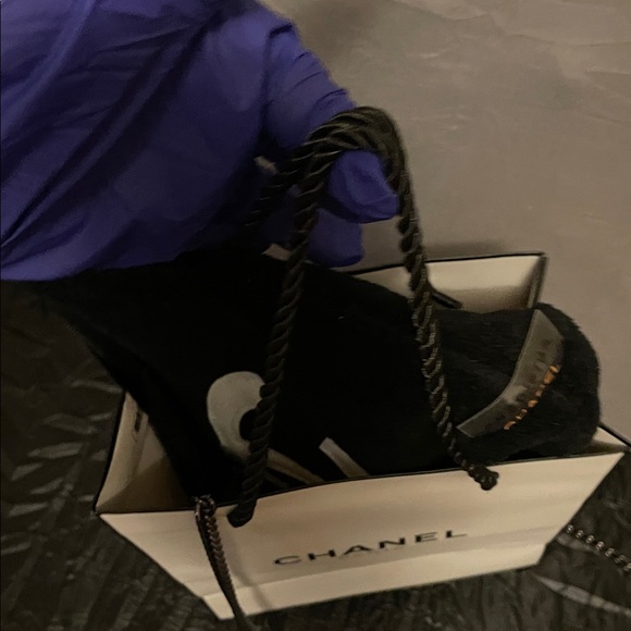 VIP/GWP Black Shoulder Bag with White Logo with shopping bag - Picture 12 of 17